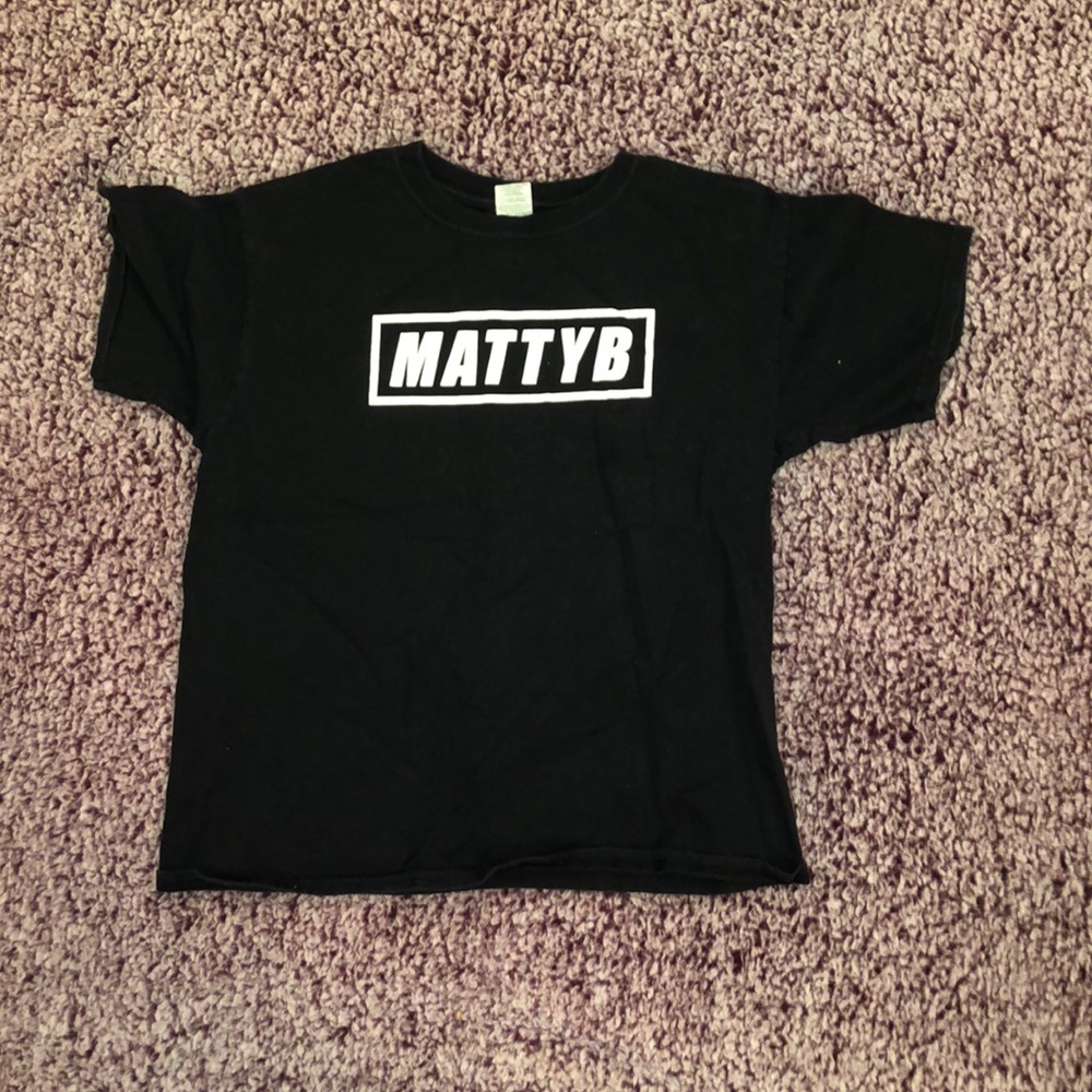 CUTE T-shirt IS THATS SAYS MATTYB
